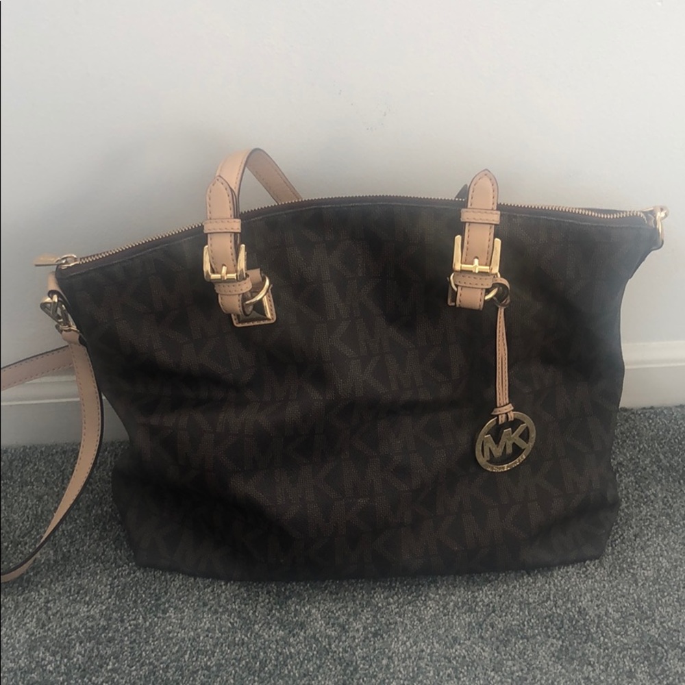 Beautiful Michael Kors bag!!